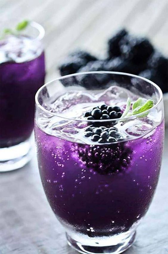 Butterfly Pea Flower Cocktail with blueberry 