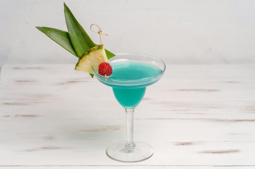 Serving tips for Blue moon cocktails