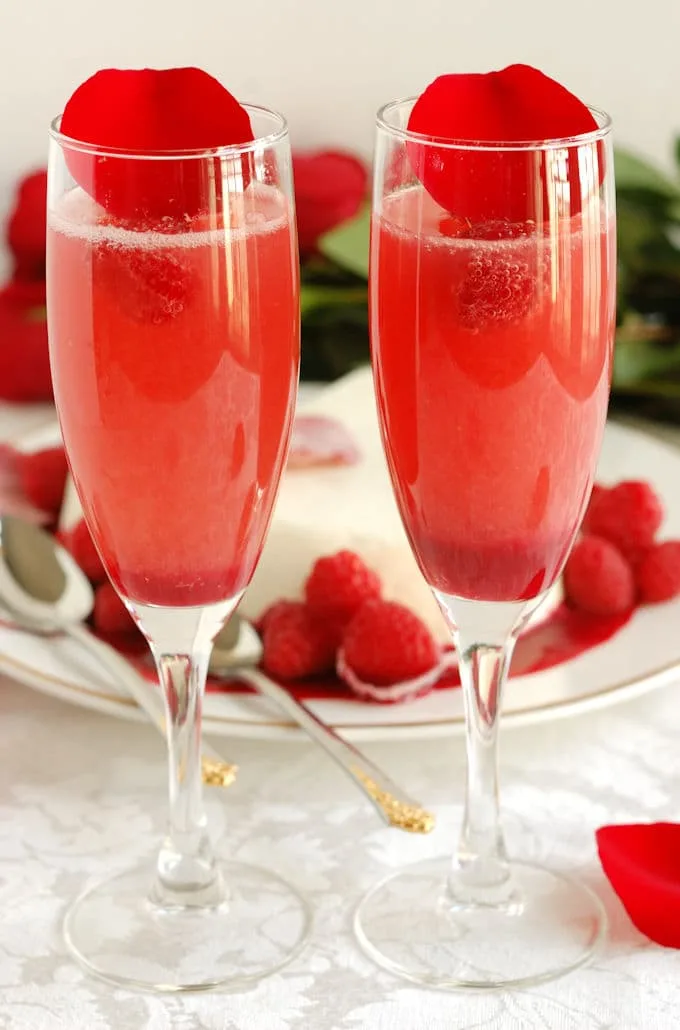 Rosé Sangria Drink: A Refreshing and Fruity Valentine's Day Delight